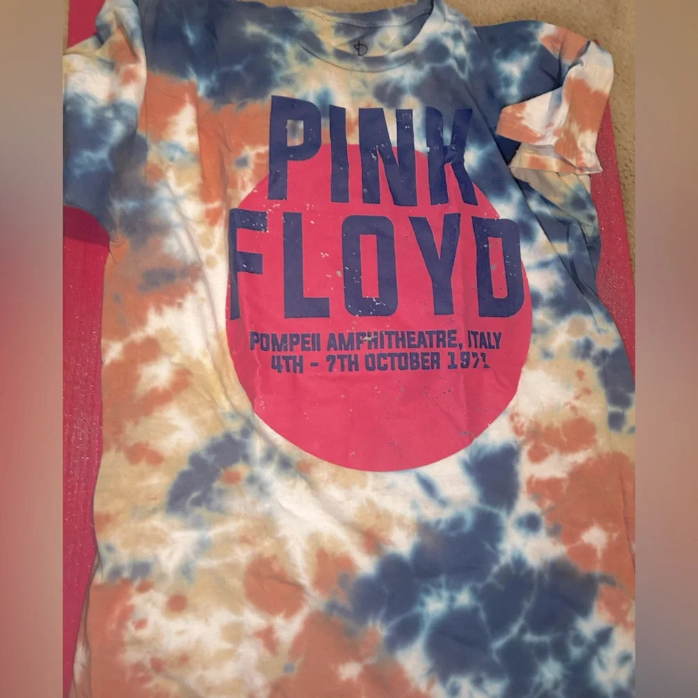PINK FLOYD T-shirt, new condition, medium